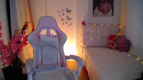 Esmeralda online show from February 15, 8:01 pm