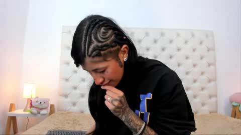 esmeralda  online show from April 20, 12:08 pm