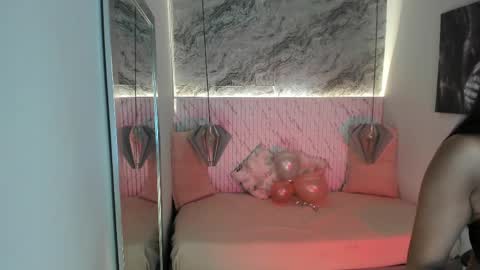 Snapshot of esmeralda__18 chatting on May 28, 7:33 pm Esmeralda online show from May 28, 7:33 pm