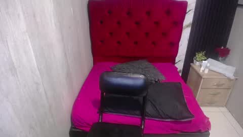 Snapshot of esmeralda_black chatting on July 3, 3:13 am esmeralda black online show from July 3, 3:13 am