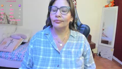 esme online show from March 29, 8:31 pm