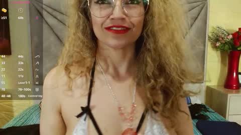 Snapshot of esmeralda_oikos chatting on November 11, 4:12 am Esmeralda .INDEPENDENT MODEL online Monday to Saturday 3 pm Chicago online show from November 11, 4:12 am