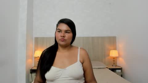 Esmeralda online show from January 17, 7:17 pm