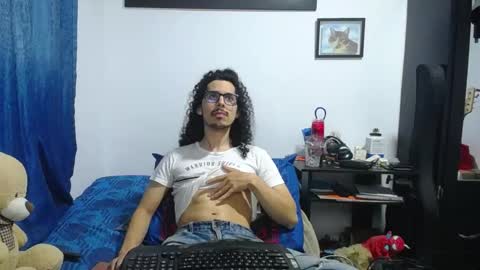 Snapshot of esnaider_man chatting on April 26, 2:42 am Esnider online show from April 26, 2:42 am