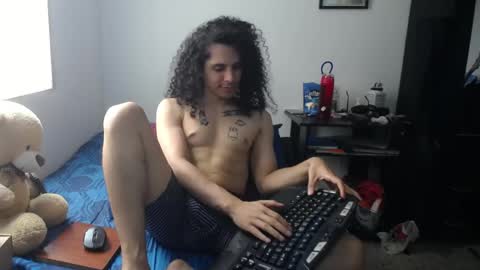 Snapshot of esnaider_man chatting on April 30, 6:58 pm Esnider online show from April 30, 6:58 pm