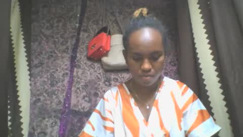 estanie online show from October 18, 9:10 am