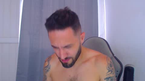 Snapshot of esteban7984068 chatting on December 19, 6:45 pm esteban online show from December 19, 6:45 pm