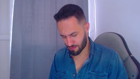 Snapshot of esteban7984068 chatting on December 20, 6:02 pm esteban online show from December 20, 6:02 pm