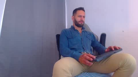 Snapshot of esteban7984068 chatting on December 30, 7:32 pm esteban online show from December 30, 7:32 pm