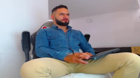 Snapshot of esteban7984068 chatting on September 23, 3:04 pm esteban online show from September 23, 3:04 pm