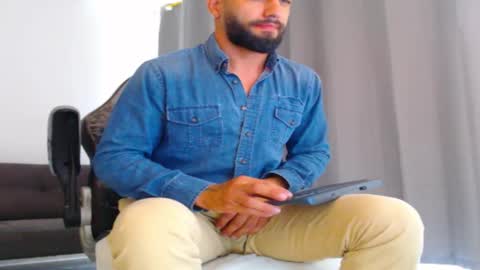 Snapshot of esteban7984068 chatting on November 12, 4:51 pm esteban online show from November 12, 4:51 pm