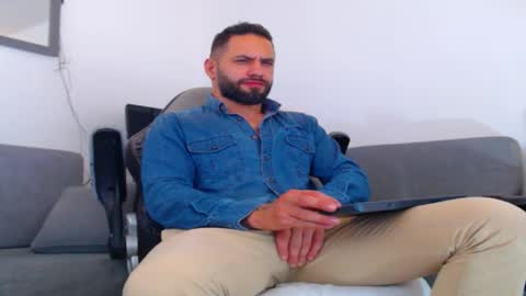 Snapshot of esteban7984068 chatting on December 17, 4:35 pm esteban online show from December 17, 4:35 pm