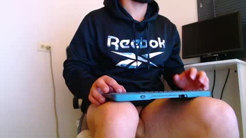 Snapshot of esteban7984068 chatting on April 17, 4:10 pm esteban online show from April 17, 4:10 pm