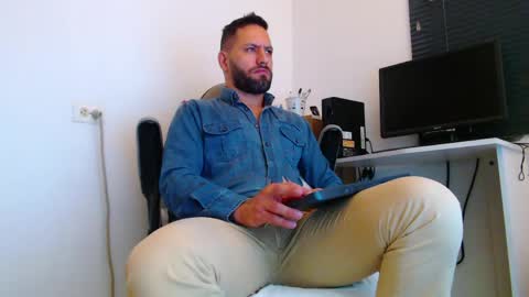 Snapshot of esteban7984068 chatting on April 20, 1:58 pm esteban online show from April 20, 1:58 pm
