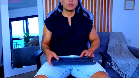 Snapshot of esteban_de_louise chatting on May 16, 11:31 am ESTEBAN online show from May 16, 11:31 am