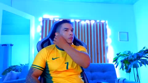 Snapshot of esteban_de_louise chatting on May 27, 9:06 am ESTEBAN online show from May 27, 9:06 am