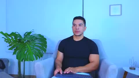 Snapshot of esteban_de_louise chatting on June 10, 11:31 am ESTEBAN online show from June 10, 11:31 am