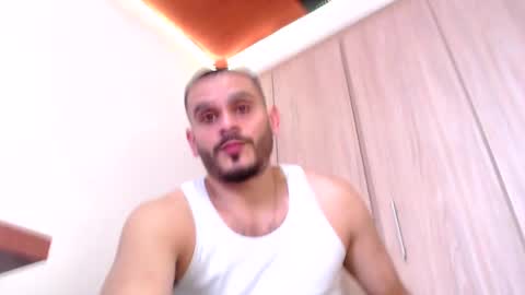 Snapshot of esteban_fer chatting on February 8, 6:12 pm Esteban Fernandez online show from February 8, 6:12 pm