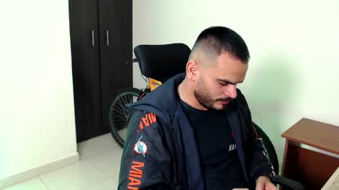 Esteban Fernandez online show from November 15, 7:10 pm