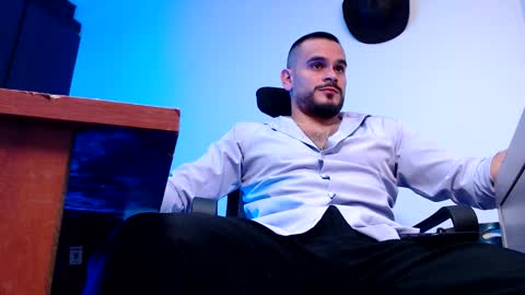 Esteban Fernandez online show from February 3, 3:59 am