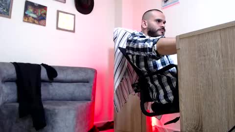 Esteban Fernandez online show from April 26, 7:28 am