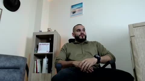 Esteban Fernandez online show from June 19, 12:31 pm