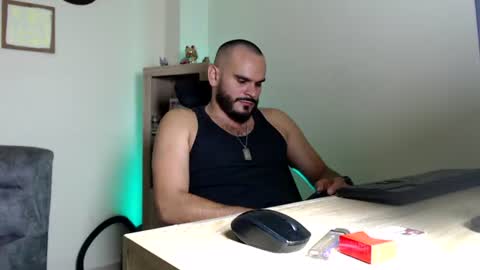 Esteban Fernandez online show from June 28, 4:40 am
