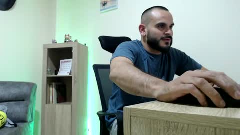 Esteban Fernandez online show from July 7, 4:04 am