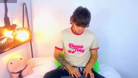 Esteban independent model online show from September 19, 10:49 am