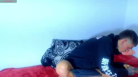 Esteban independent model online show from April 16, 9:39 pm