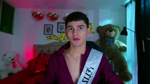 Snapshot of estebanperez_ chatting on April 28, 11:37 am Esteban online show from April 28, 11:37 am