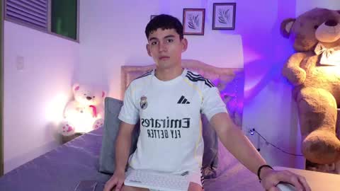 Snapshot of estebanperez_ chatting on May 8, 11:04 am Esteban online show from May 8, 11:04 am