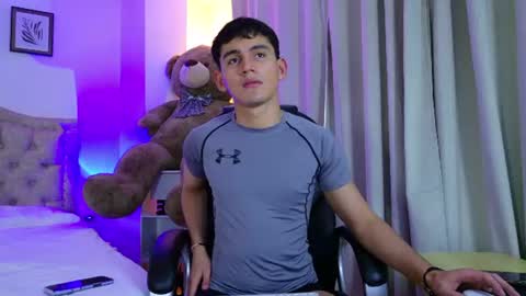 Snapshot of estebanperez_ chatting on June 10, 7:57 pm Esteban online show from June 10, 7:57 pm