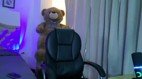 Snapshot of estebanperez_ chatting on June 16, 7:16 pm Esteban online show from June 16, 7:16 pm