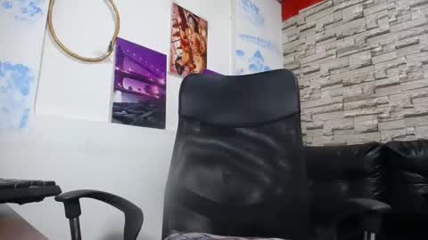 Snapshot of estefani_robles chatting on January 12, 12:05 am estefani robles online show from January 12, 12:05 am