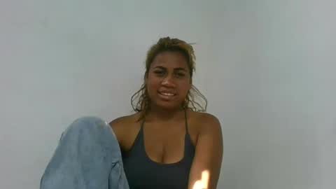 Snapshot of estelah796836 chatting on July 2, 6:52 am estelah796836 online show from July 2, 6:52 am