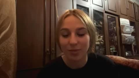 Snapshot of estelaroda chatting on February 11, 7:19 pm Rina online show from February 11, 7:19 pm