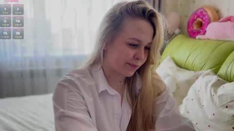 Estella online show from April 24, 2:58 am