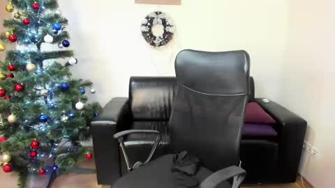 Estella Miles online show from January 7, 10:01 am