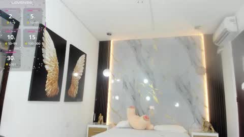 Estephany online show from October 20, 2:06 pm