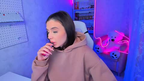 Snapshot of estercollins chatting on December 7, 11:23 pm Ester online show from December 7, 11:23 pm