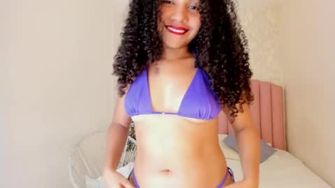 Snapshot of esther_sofia chatting on April 29, 8:48 pm esther online show from April 29, 8:48 pm