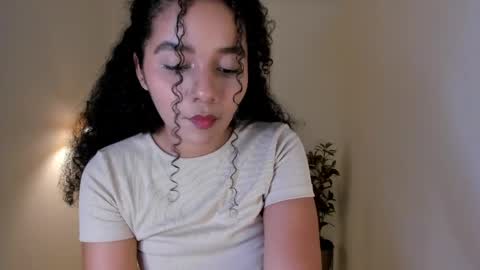 Snapshot of esther_sofia chatting on May 16, 9:02 pm esther online show from May 16, 9:02 pm