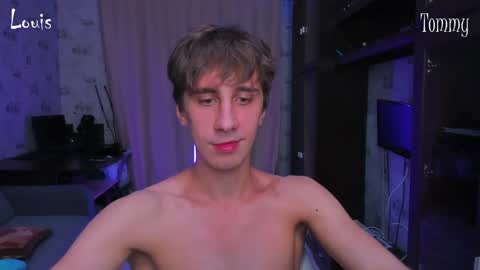 Snapshot of esthetics_boys chatting on December 18, 2:53 am LOUIS online show from December 18, 2:53 am