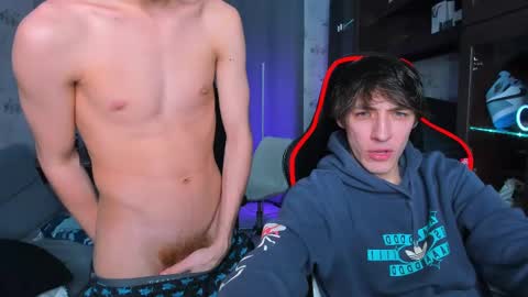 Snapshot of esthetics_boys chatting on February 25, 6:03 am LOUIS online show from February 25, 6:03 am