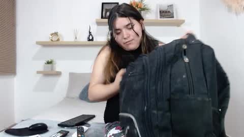 Estrella online show from December 18, 3:45 am