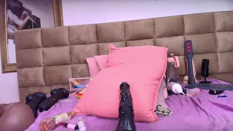 Snapshot of estrella_hanks_ chatting on January 31, 6:14 pm Estrella online show from January 31, 6:14 pm