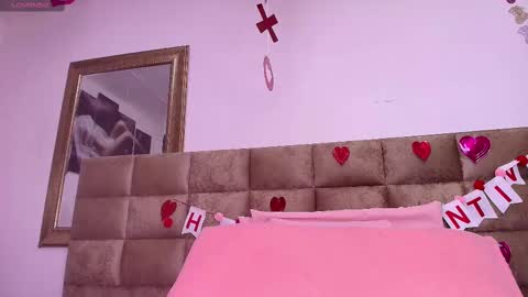 Snapshot of estrella_hanks_ chatting on February 13, 12:00 pm Estrella online show from February 13, 12:00 pm