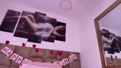 Snapshot of estrella_hanks_ chatting on February 18, 12:06 pm Estrella online show from February 18, 12:06 pm