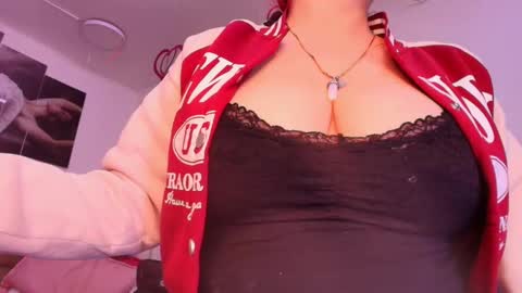 Snapshot of estrella_hanks_ chatting on March 8, 11:58 am Estrella online show from March 8, 11:58 am